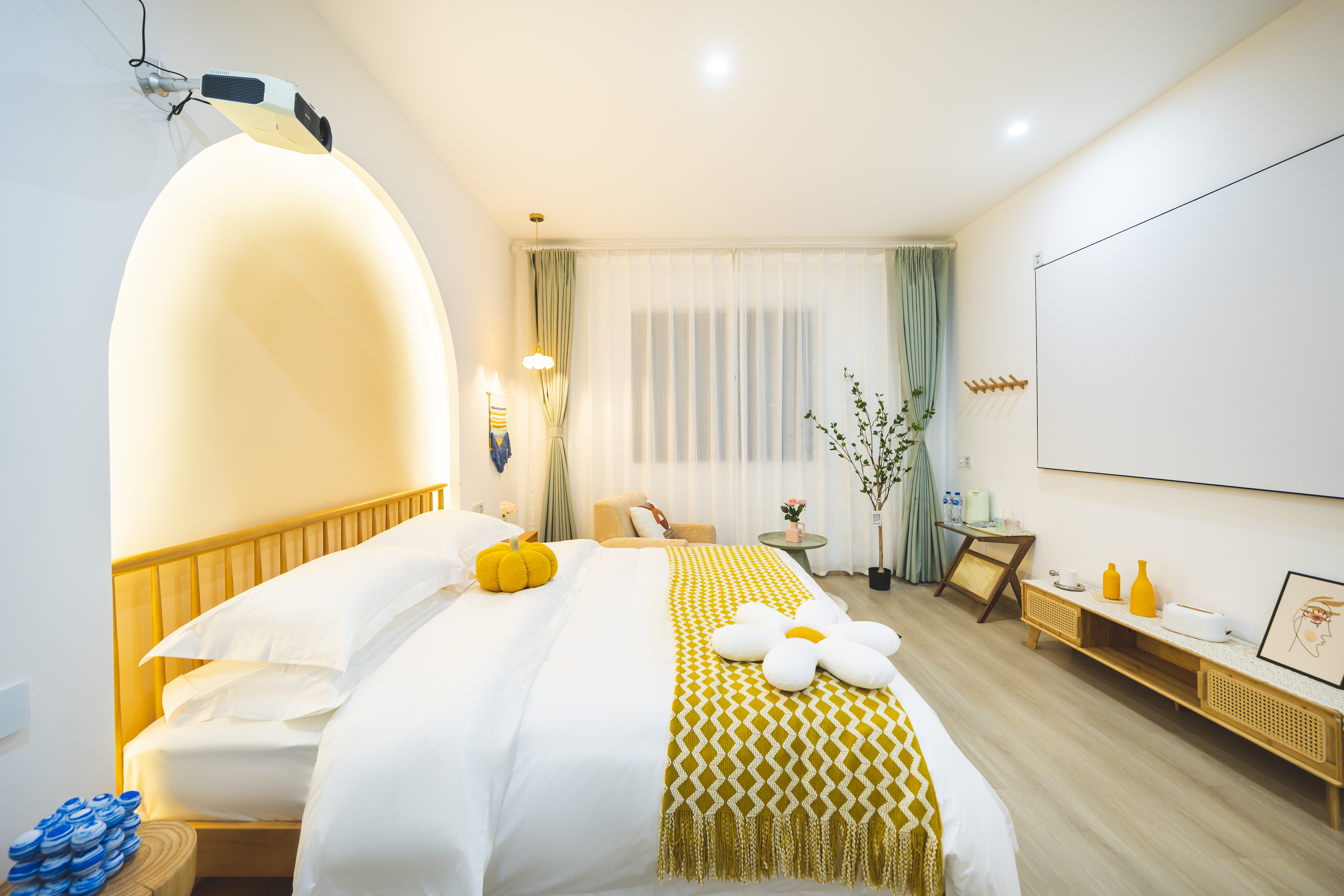 雅致温馨投影大床房