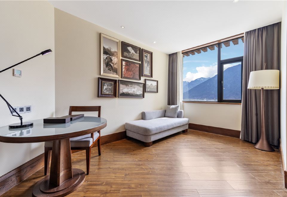 雪山翠谷·豪华大床房