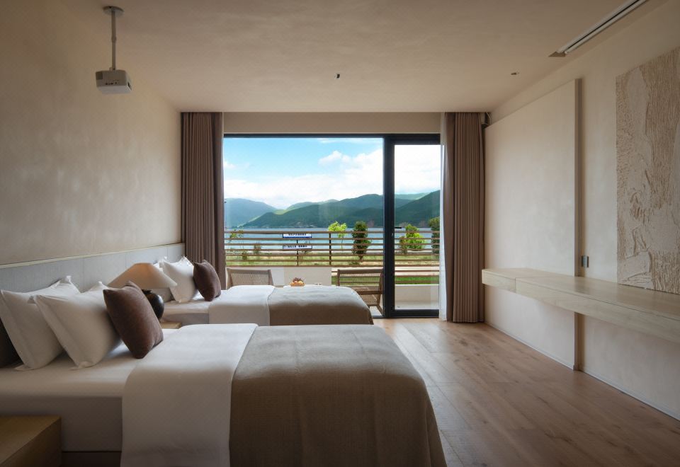 Jingtan Direct Lake-View Terrace Twin Room With Oxygen Supply, Central Air Conditioning, Laser Projection, And Smart Guest Control