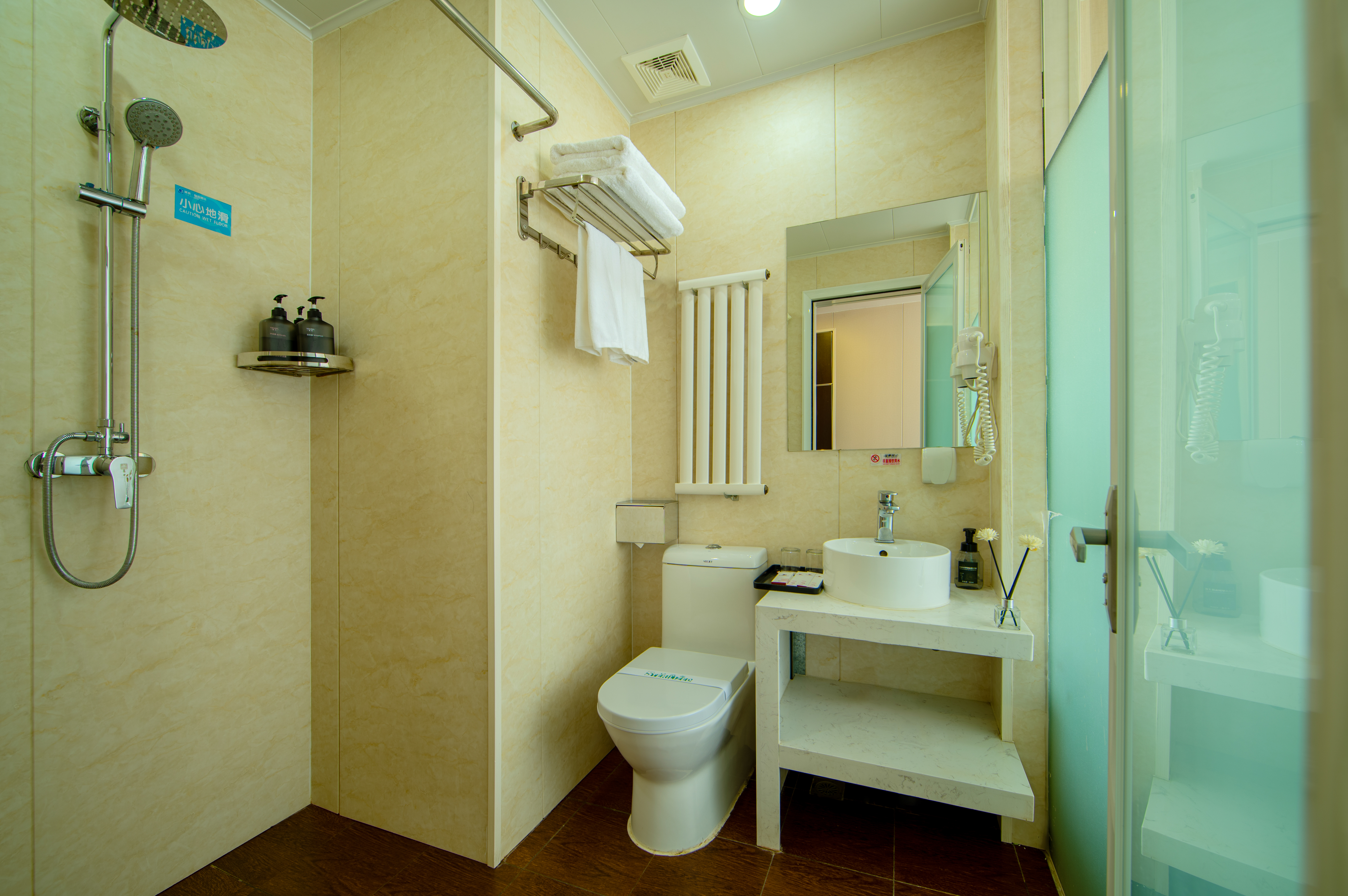 C.S. Sunshine Hotel阳光丽致大床房「舒适好眠」