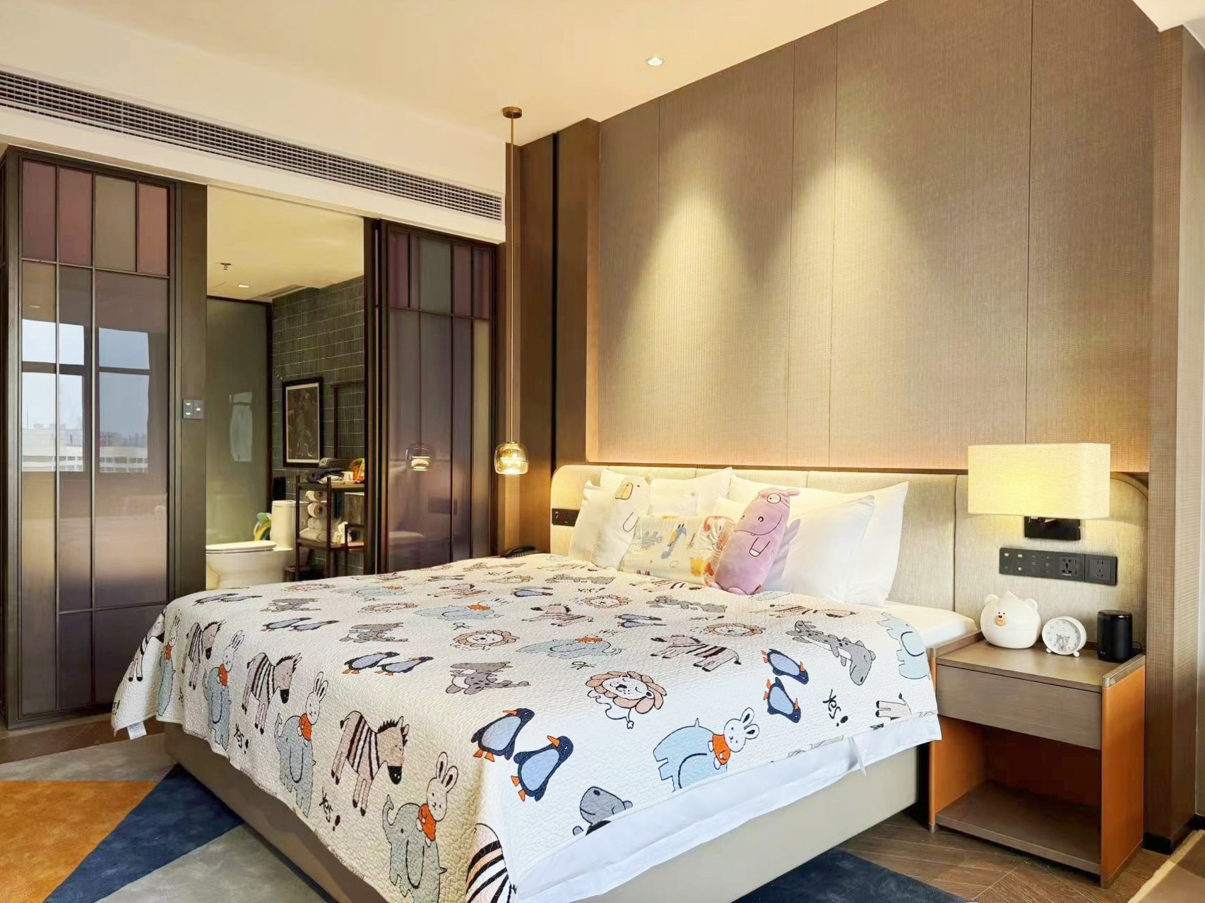 亲子大床房| 带梳化床