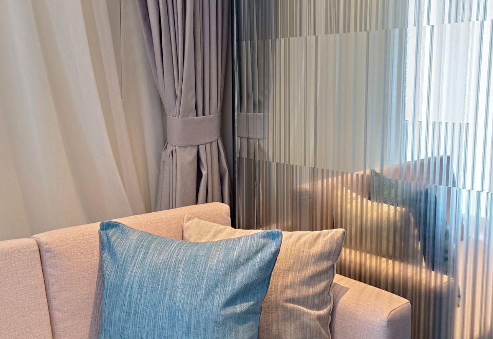 Marriott Executive Apartments Bangkok, Sukhumvit 50Studio Deluxe Balcony, Studio, 1 King, City View, Balcony