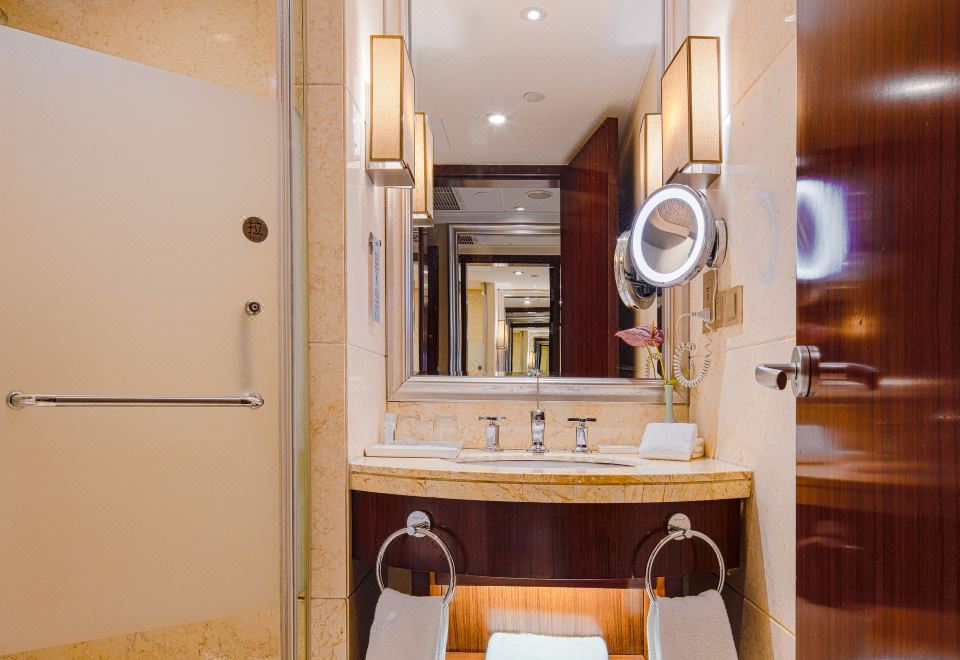 GRAND NEW CENTURY RESORT Siming Lake YuyaoExclusive Comfort Double Bed Room With Massage Chair