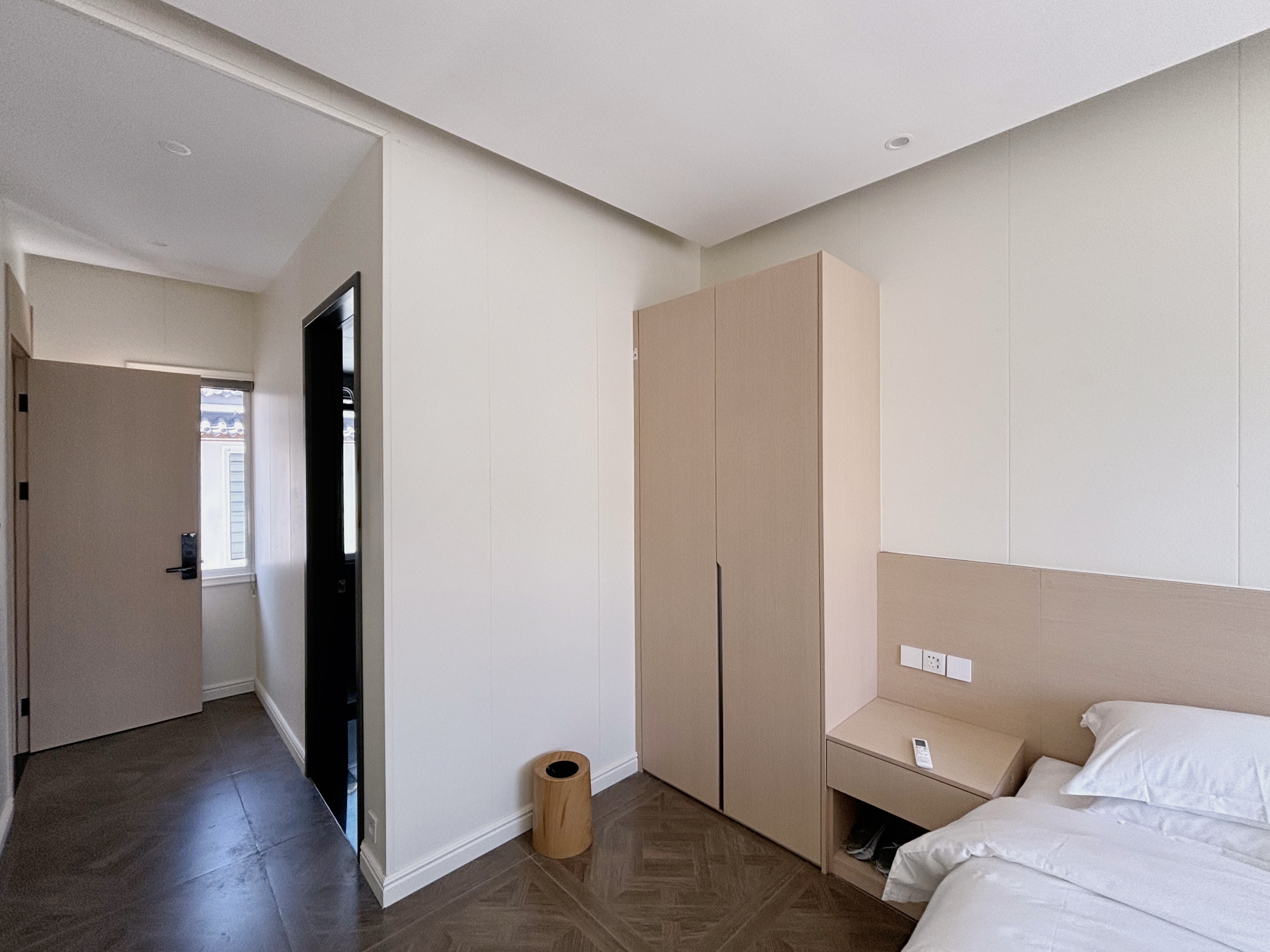 鑫璨-商务大床房