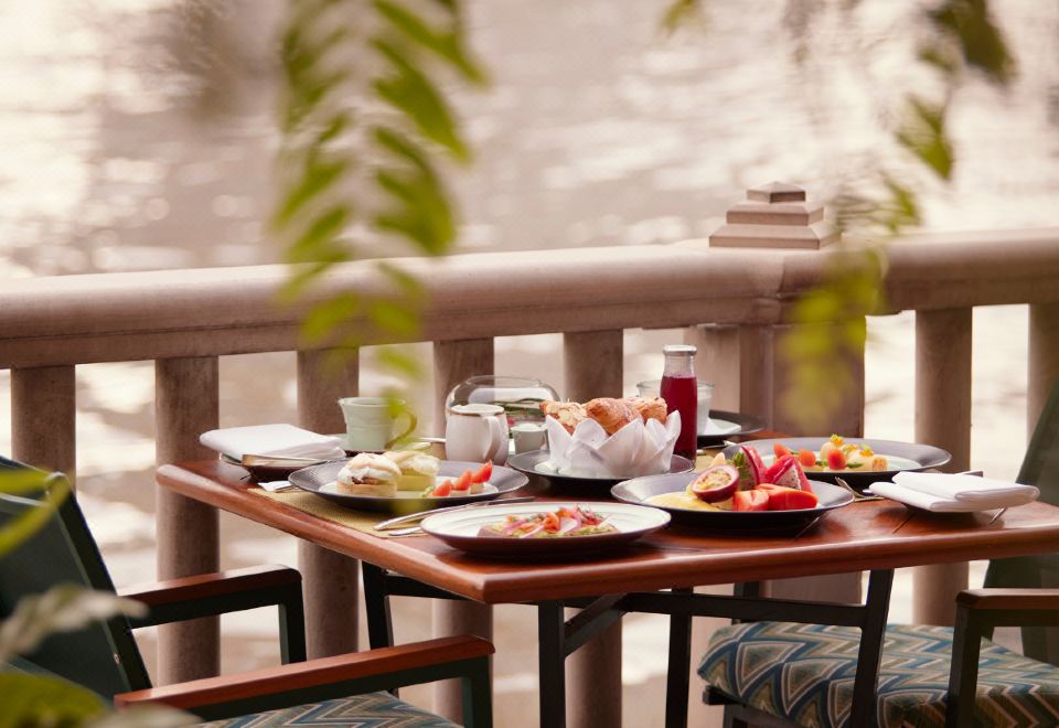 The Peninsula BangkokDeluxe Balcony King Room