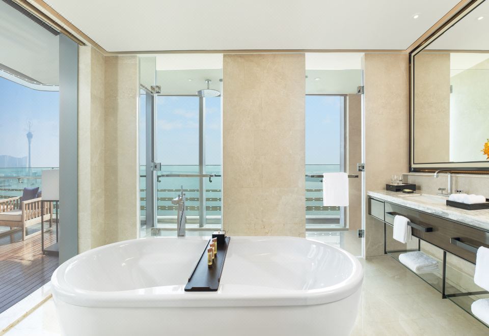 Sheraton Zhuhai HotelTerrace Fireworks Sea-View Suite