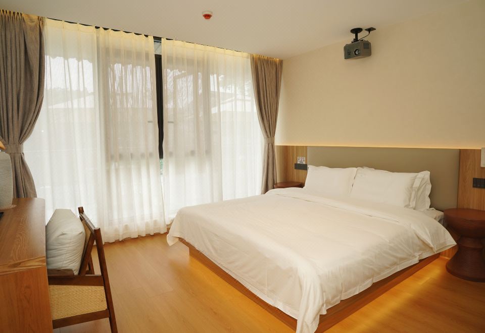 晨光映池?觀池大床房（智能客控?百寸投影?智能馬桶）