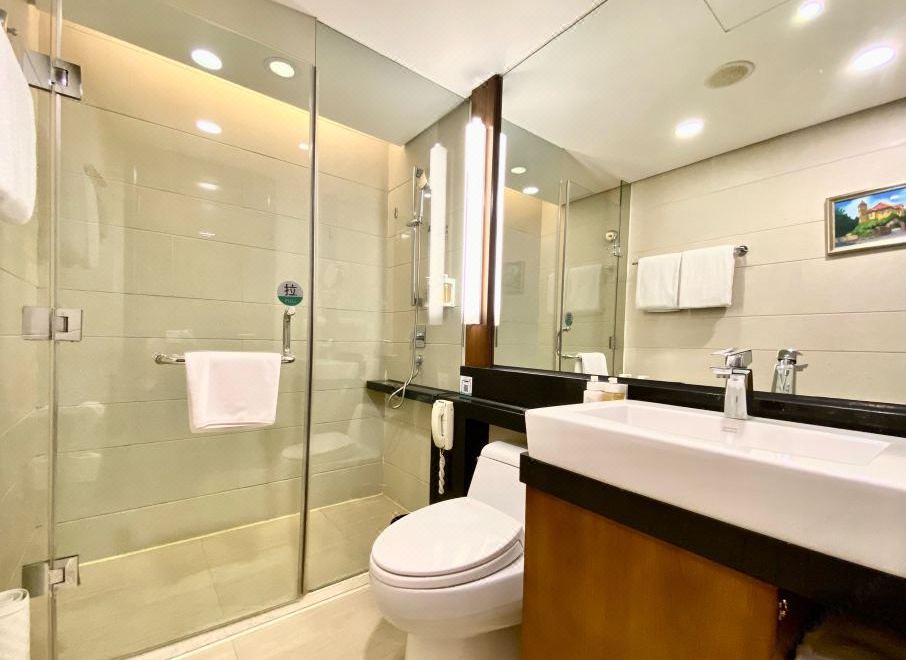 假日豪华大床房