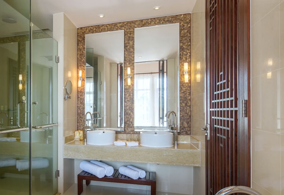 美爵豪華池畔景觀雙床房