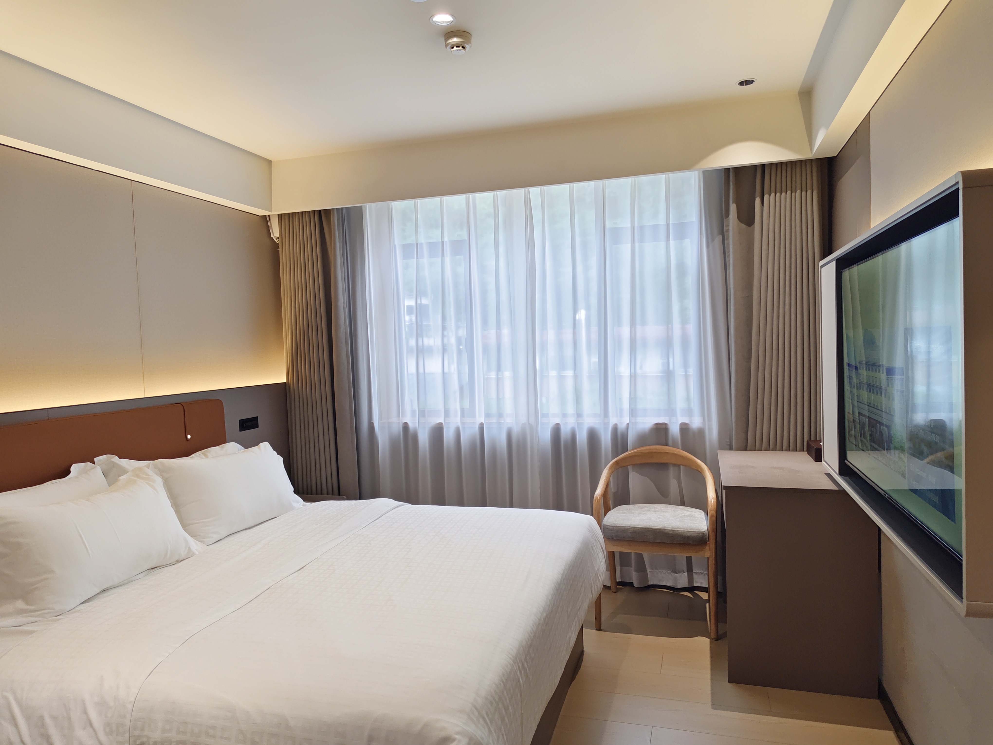 街景大床房（乳胶床垫+Mini小冰箱+智能马桶）