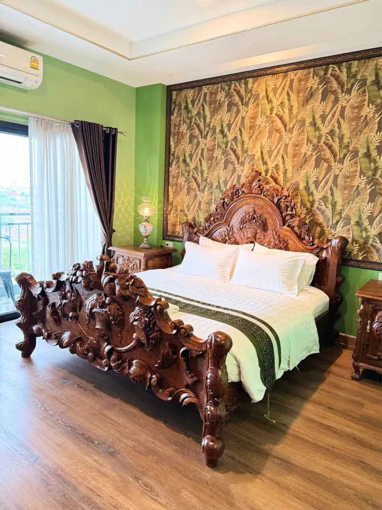 ห้องดีลักซ์ เตียงใหญ่ 1 เตียง