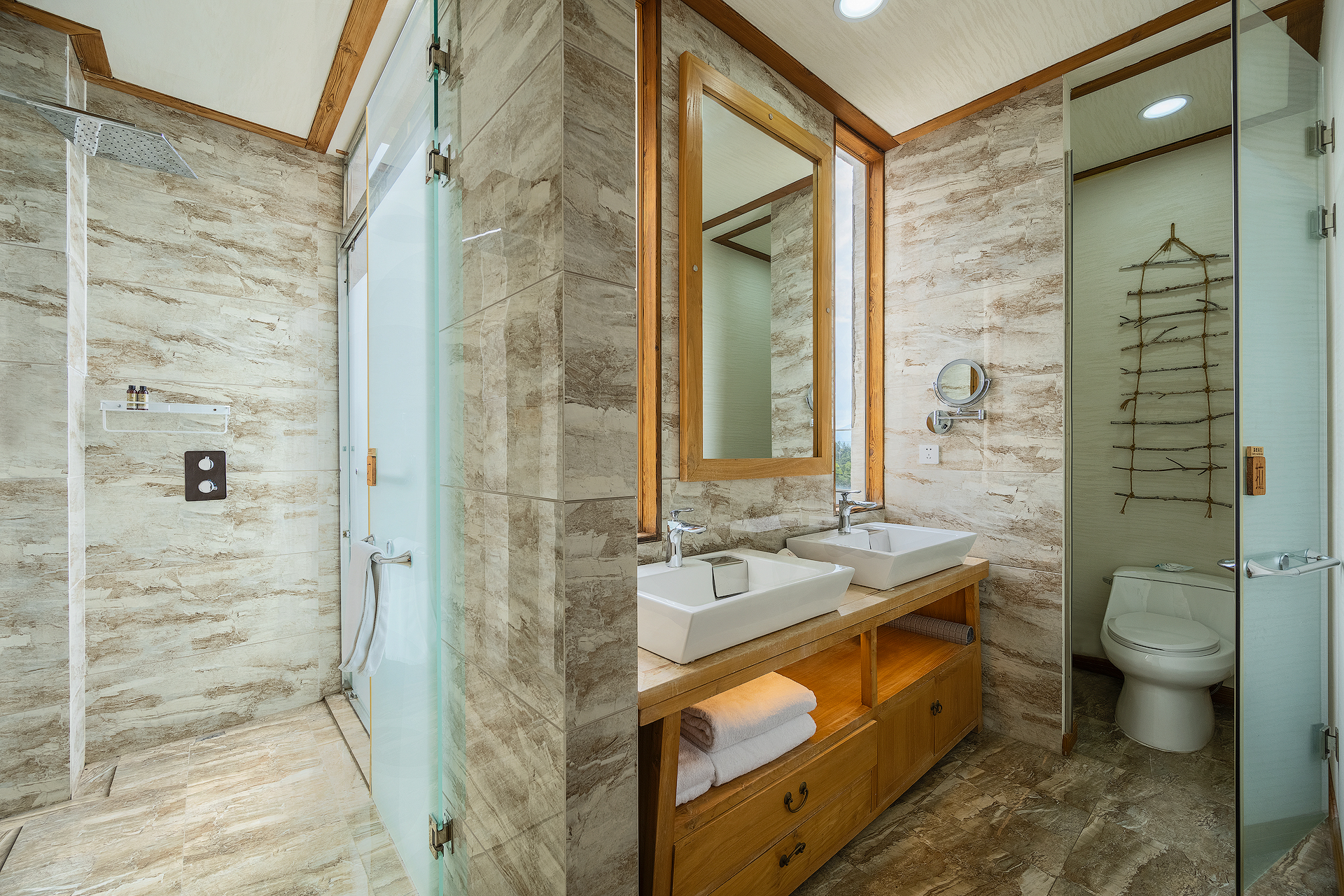 知暮 - 湖景露臺大床房