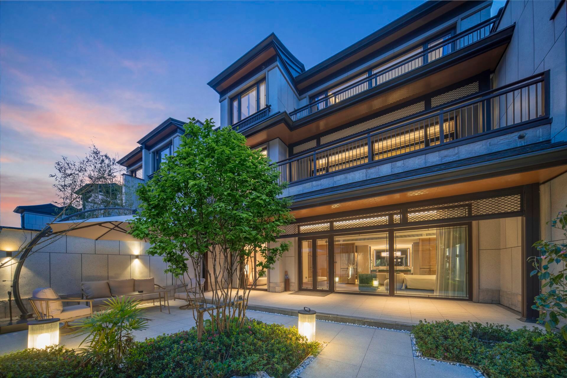 Two-Bedroom Villa (2 King Beds, Courtyard Access)