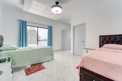 Modern Villa w/ Pool & Garden Các khách sạn ở 
