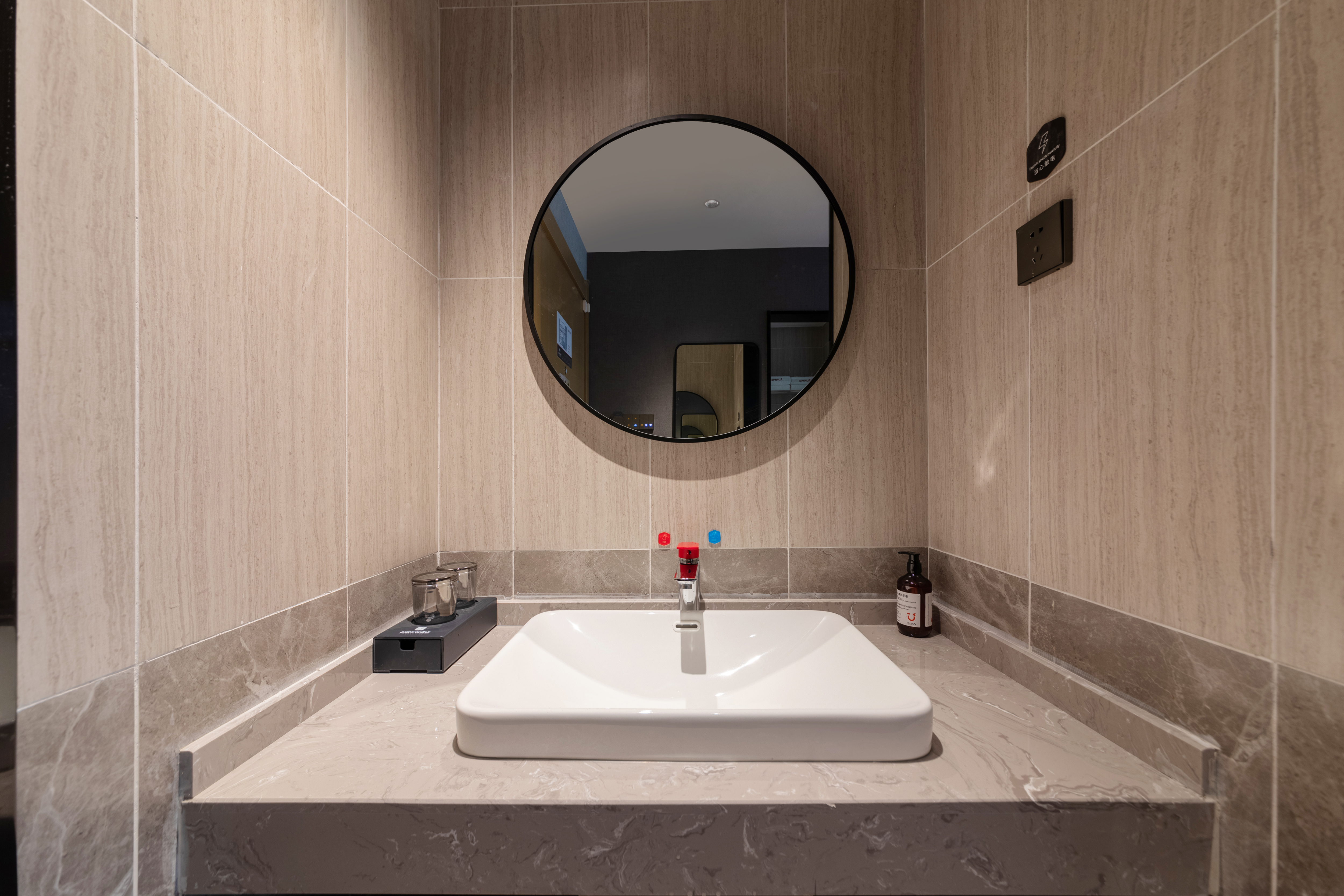 园景豪华大床房（智能客控+零压床垫+露台花园景）