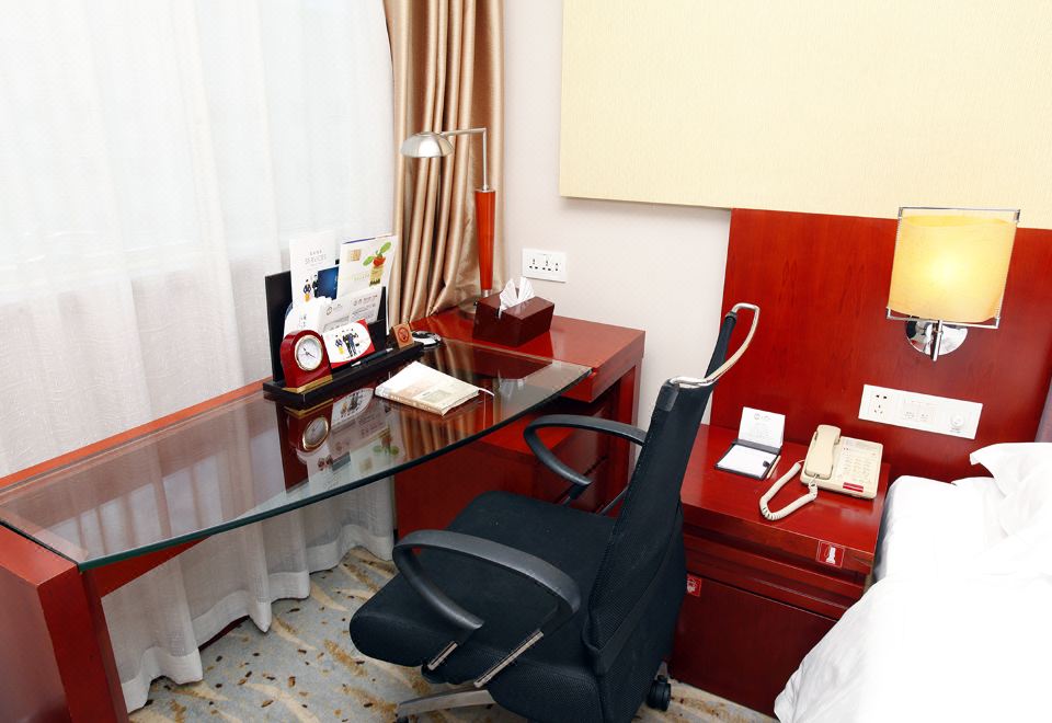 雅致大床房（辦公書桌+智能馬桶）