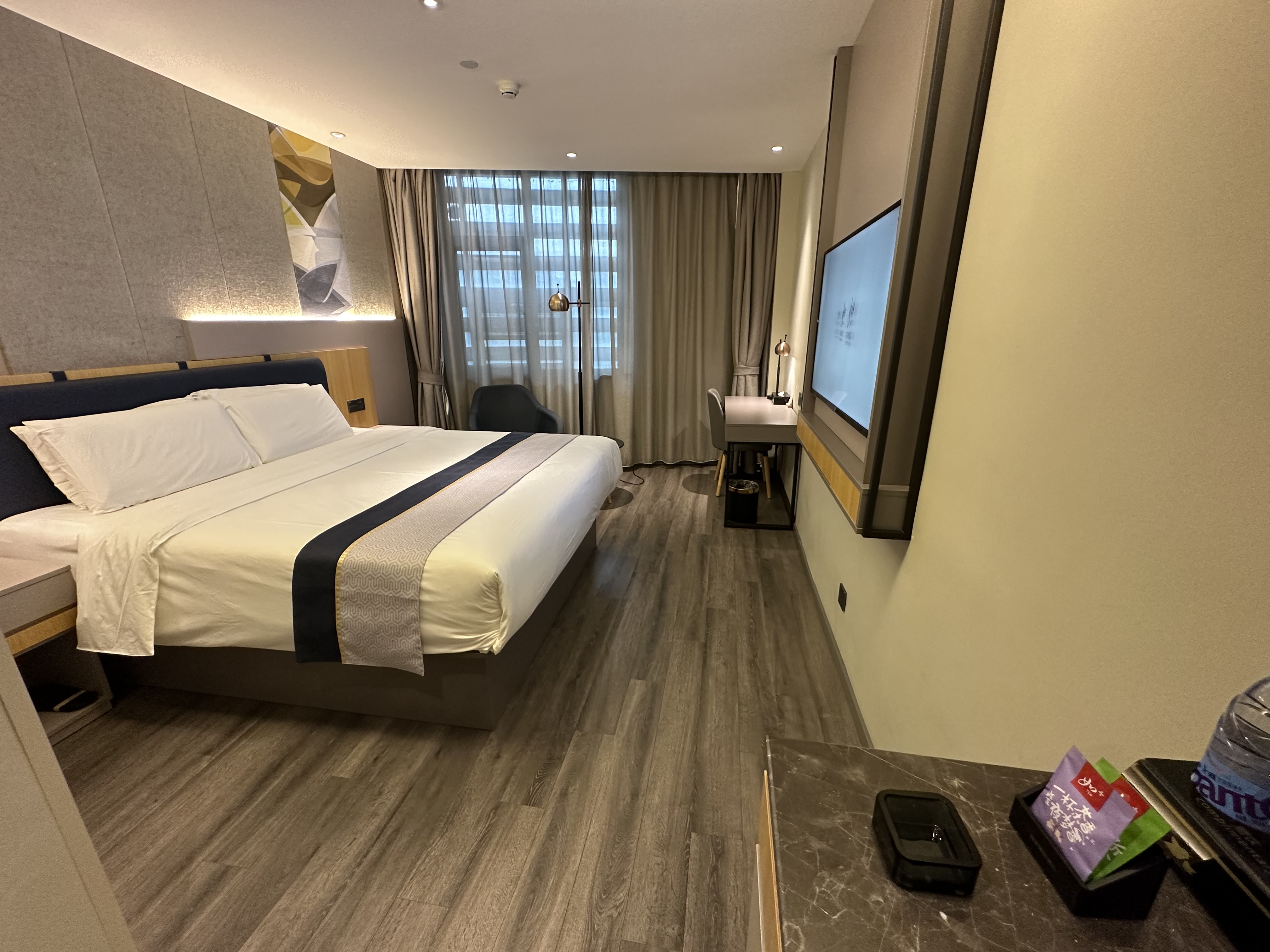 高级大床房（市政地暖开放+电视投屏+梦百合0压枕）