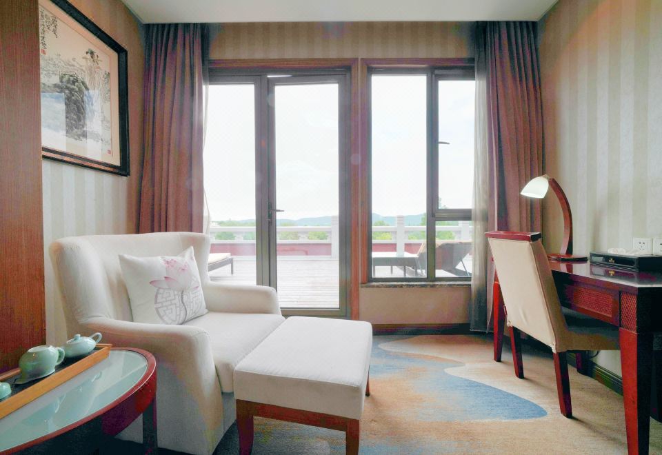 露台湖景大床房