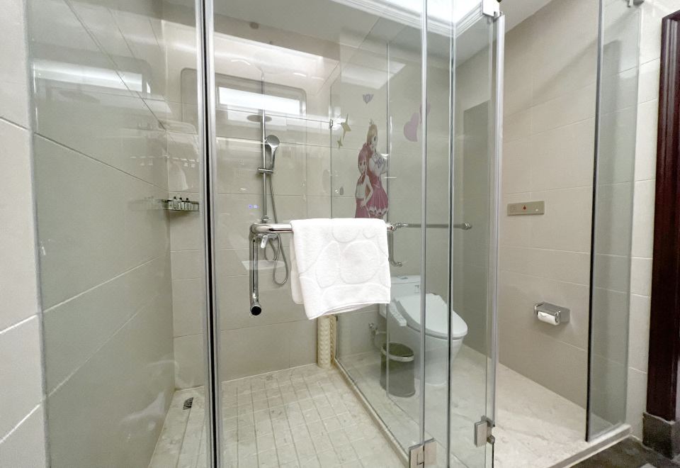 Baihualin Hot Spring Valley HotelSophie Ruby Theme Family Room