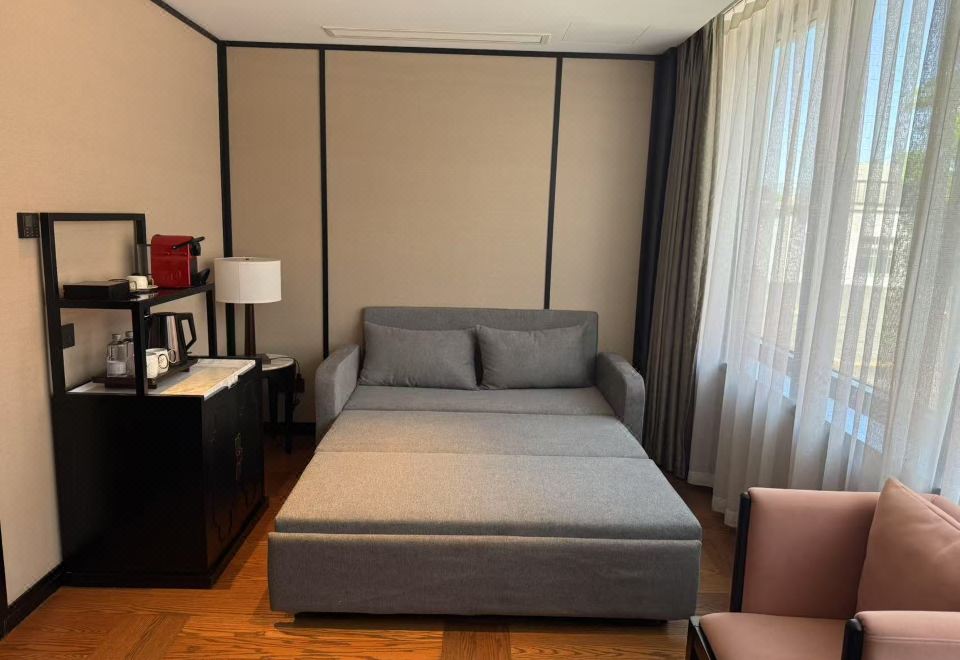 京韻豪華家庭房（全屋智能+闔家歡樂+超大梳化床）