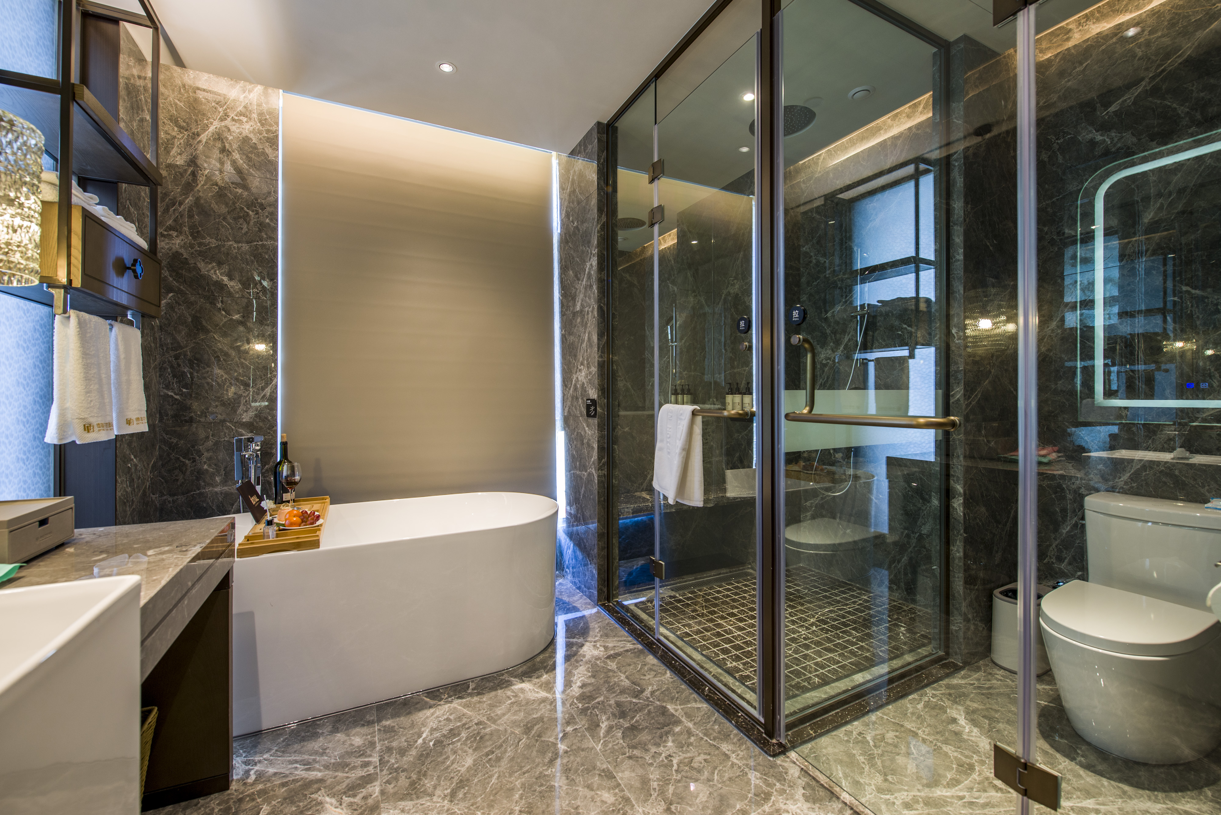 舒适家庭房（特大床+可移动小床）（1号楼）