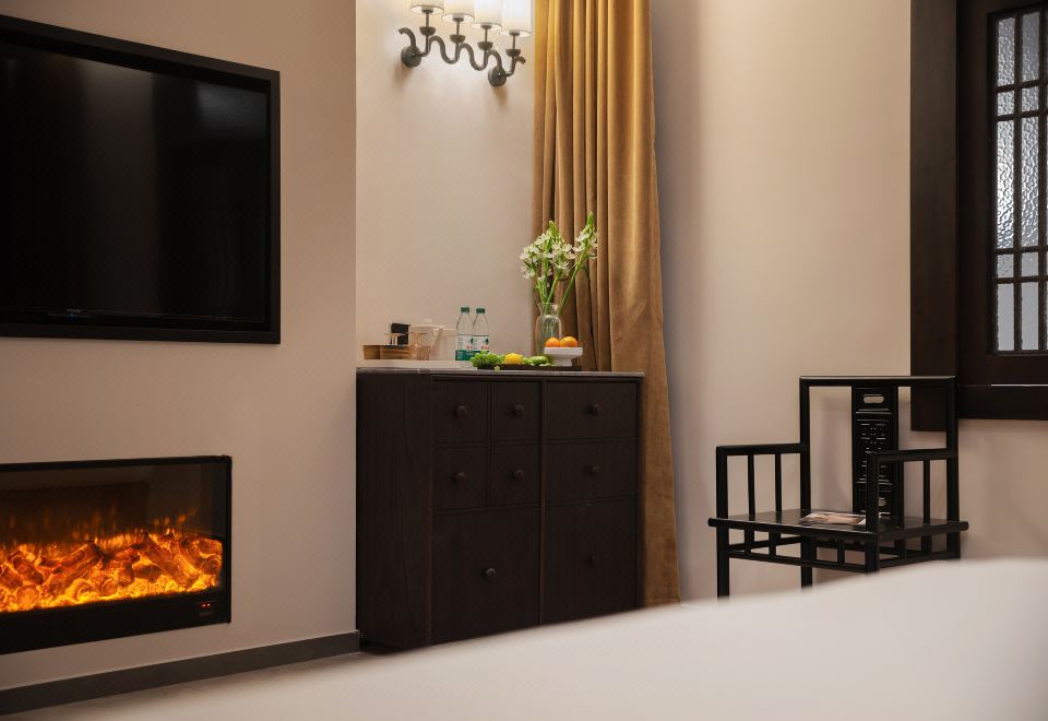 Elegant 2-bed Room