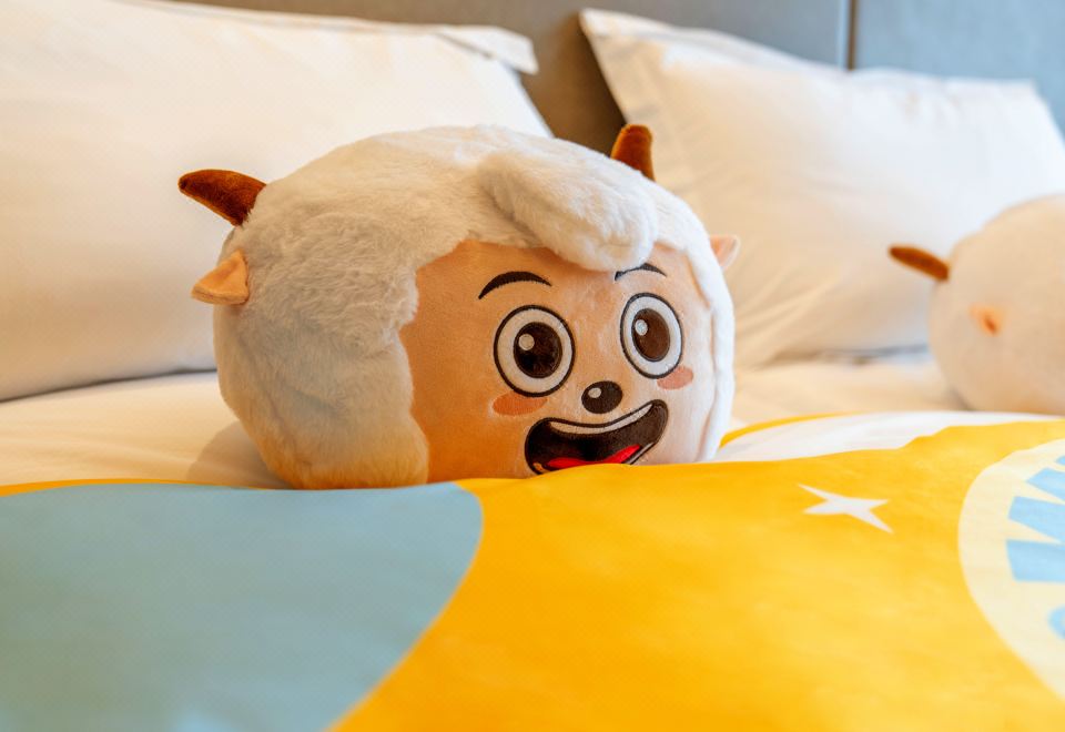 Beijing Xinjiang PlazaPleasant Goat And Big Big Wolf Theme Double Bed Room