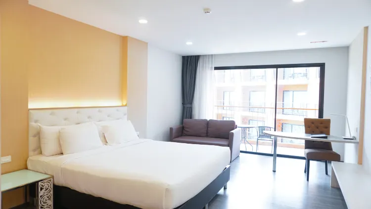 ห้องดีลักซ์ เตียงใหญ่ 1 เตียง