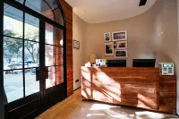City Wall Homestay (Xiangyang Ancient City North Street Branch)