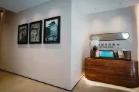 City Wall Homestay (Xiangyang Ancient City North Street Branch)