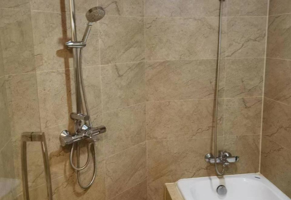 標準一室套房（洗烘一體機+衞洗麗+浴缸）