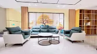 Elong Yam Hotel (Hengdian Yingshicheng Wansheng Nanjie)