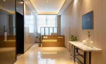 Chengyu International Apartment (Shenzhen Guangming Blue Whale World Phoenix Metro Station Branch)