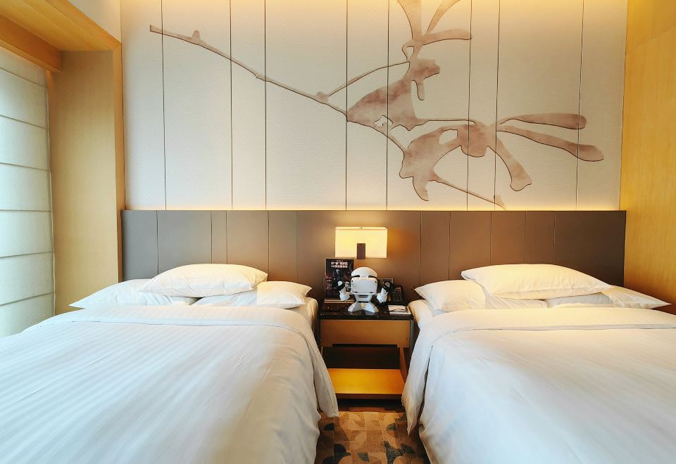 Courtyard by Marriott Shanghai HongqiaoGuestroom (2 beds)
