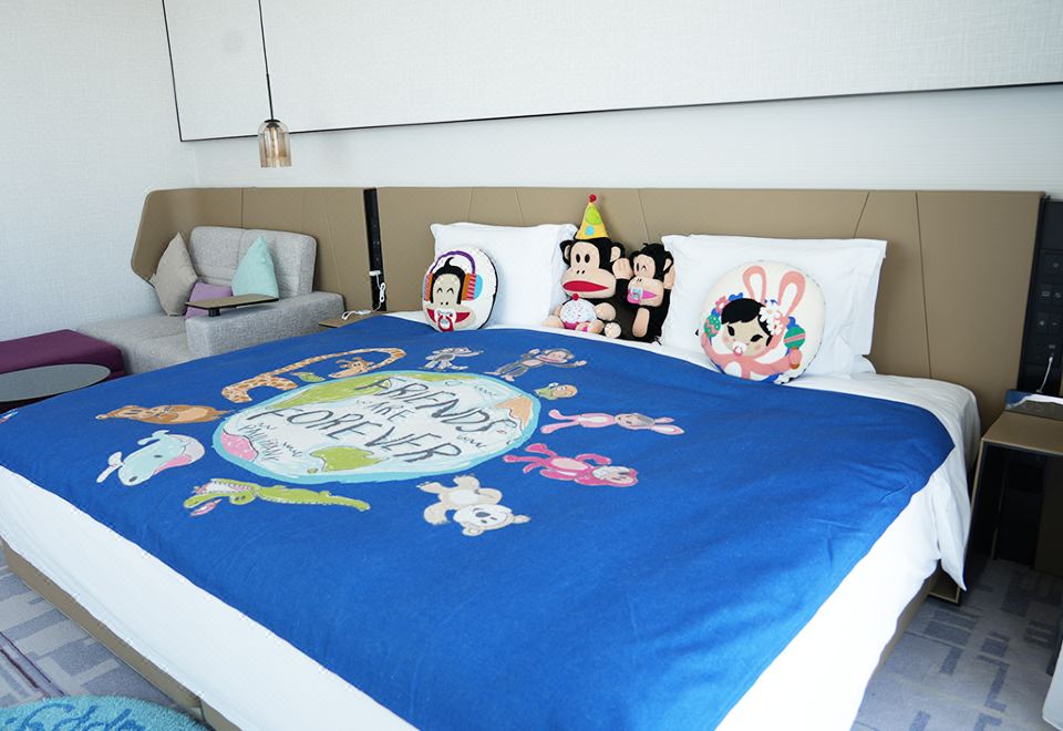 Crowne Plaza Xinghai DalianLaughing Bug Theme Joyful Family Room