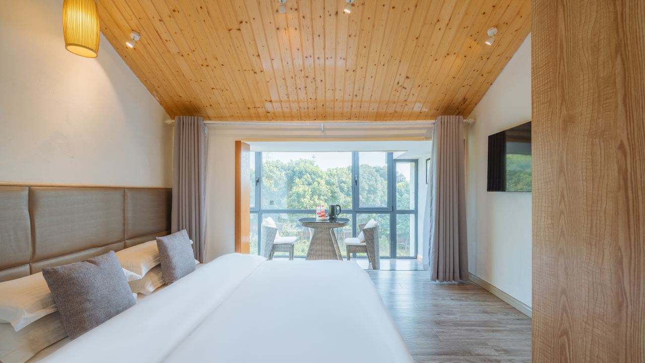 观星-阳台榻榻米大床房