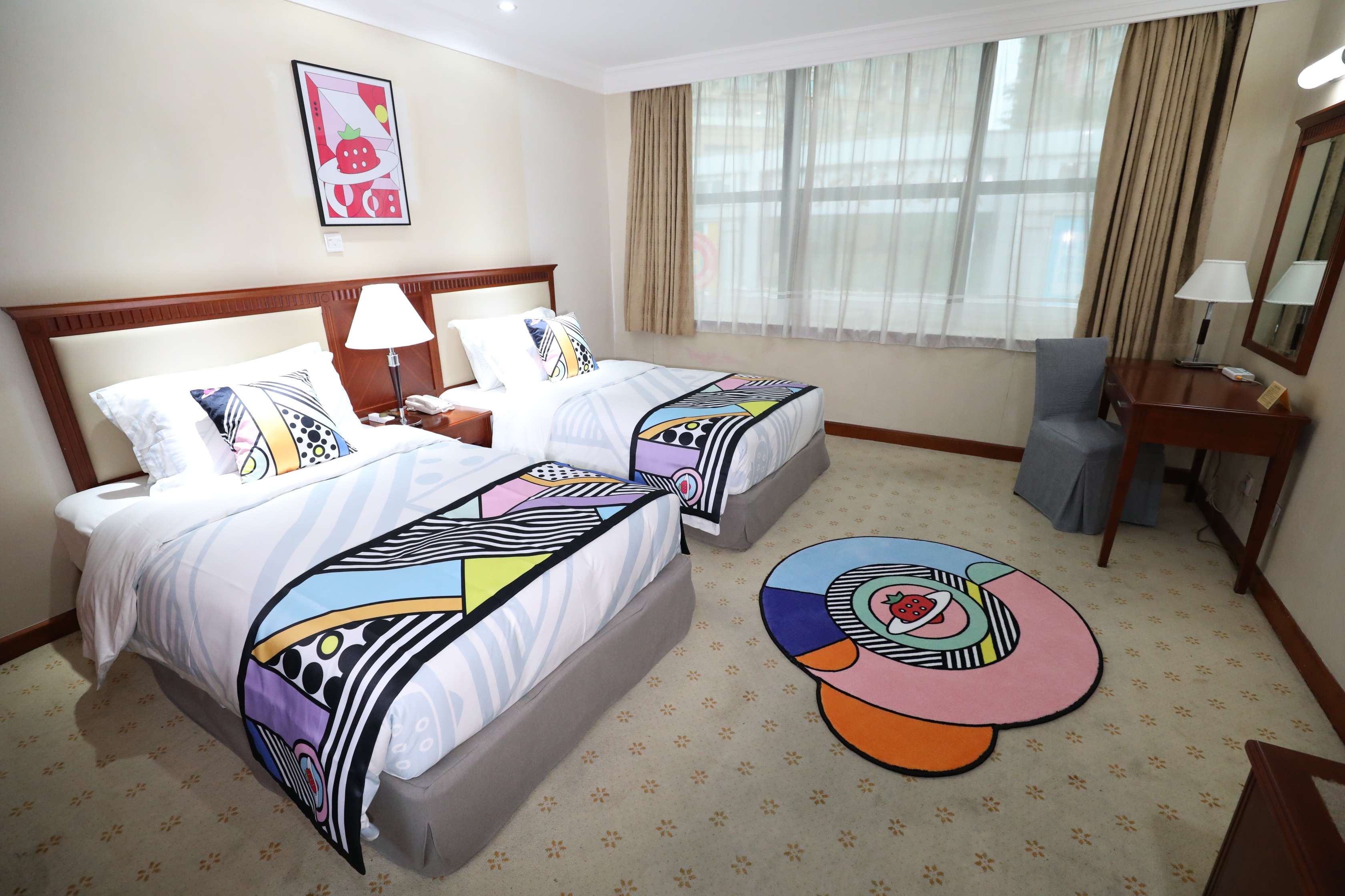 草莓音樂高級套房雙床