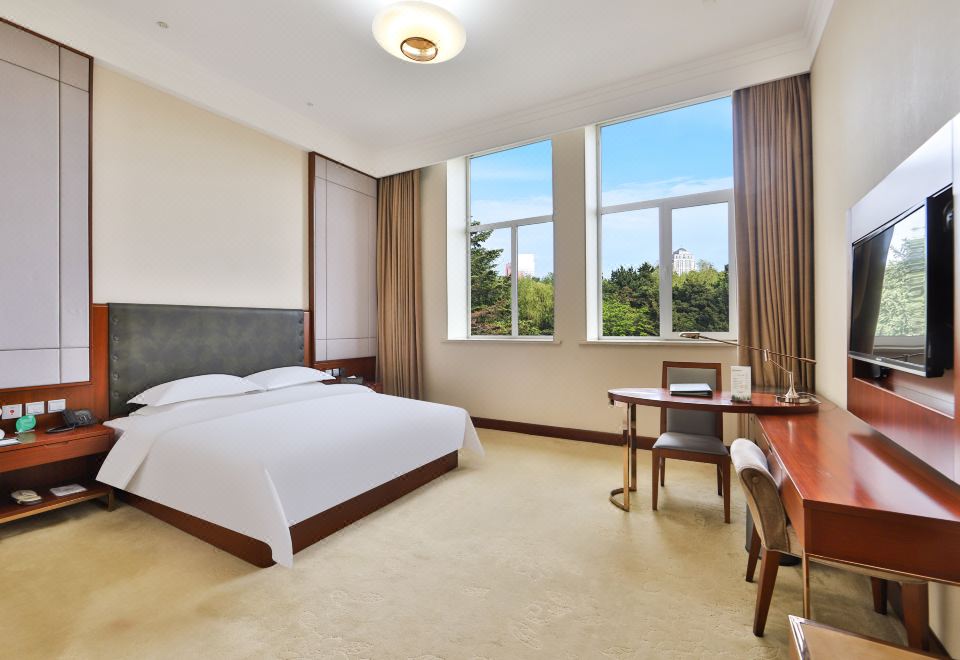 主楼尊享大床房 | 静谧庭院景