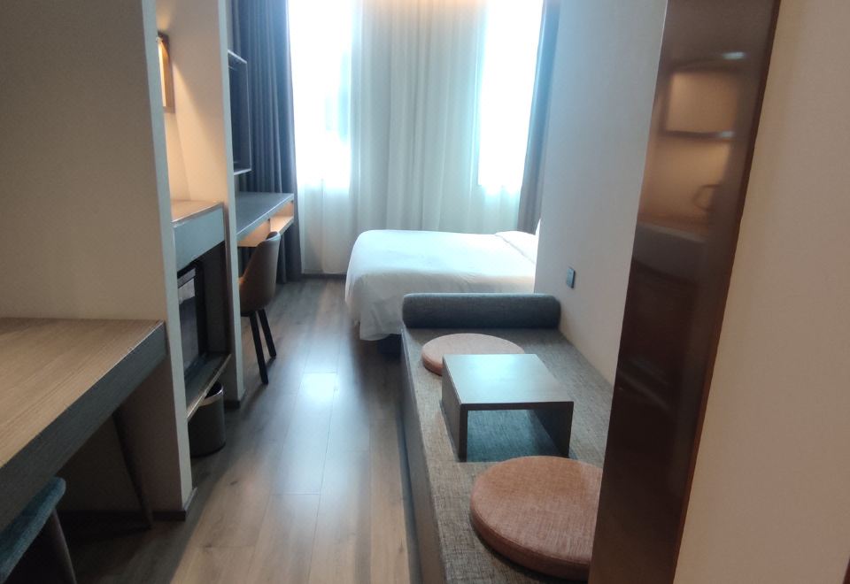 甄选大床房（加热毛巾杆+小冰箱+智能镜）