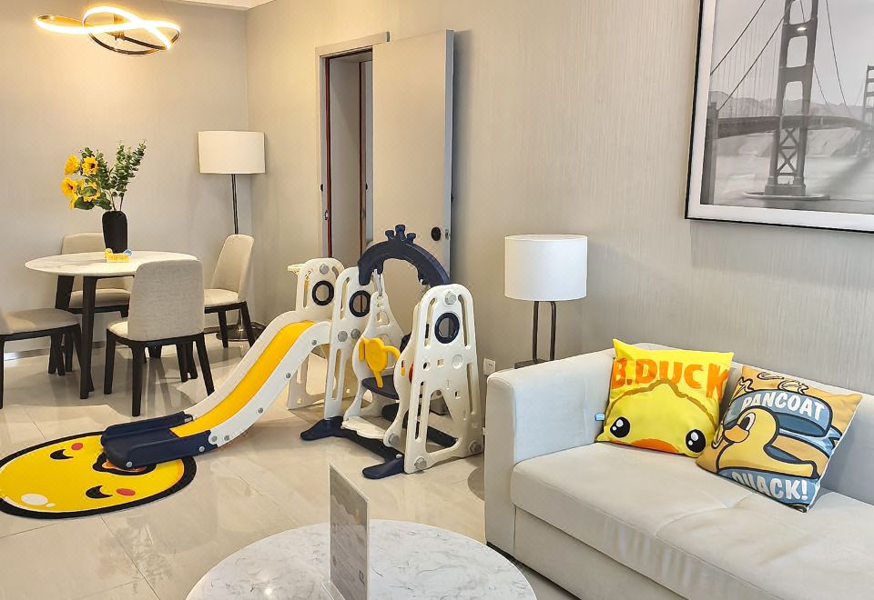 Somerset Haizhu Centre GuangzhouBduck Little Yellow Duck Connecting Three-Bedroom Suite (Washing Machine + Kitchen + Two Bathrooms)