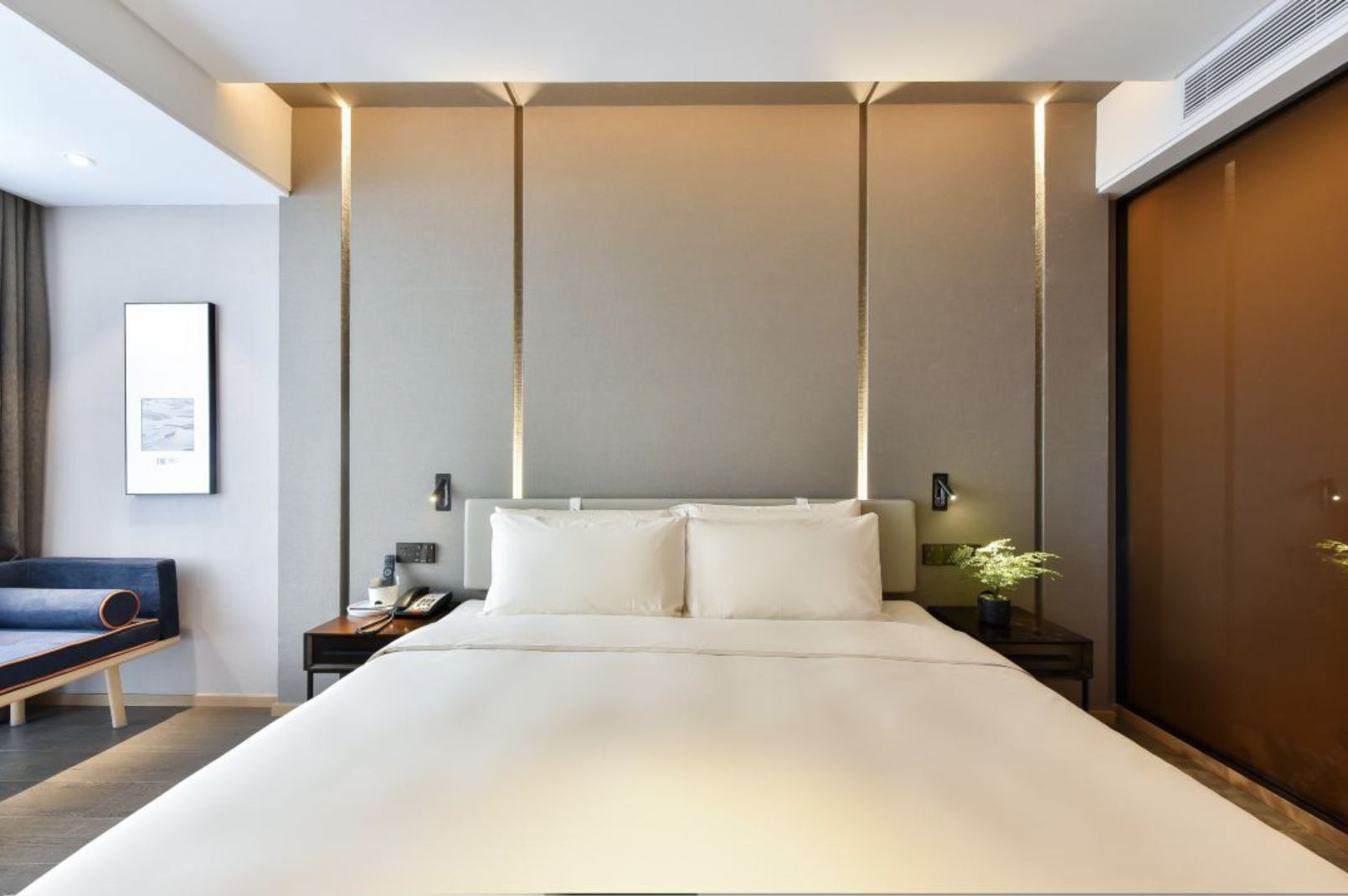 Atour Hotel行政大床房-浴袍+加湿器+手机投屏+高速吹风机+Minibar