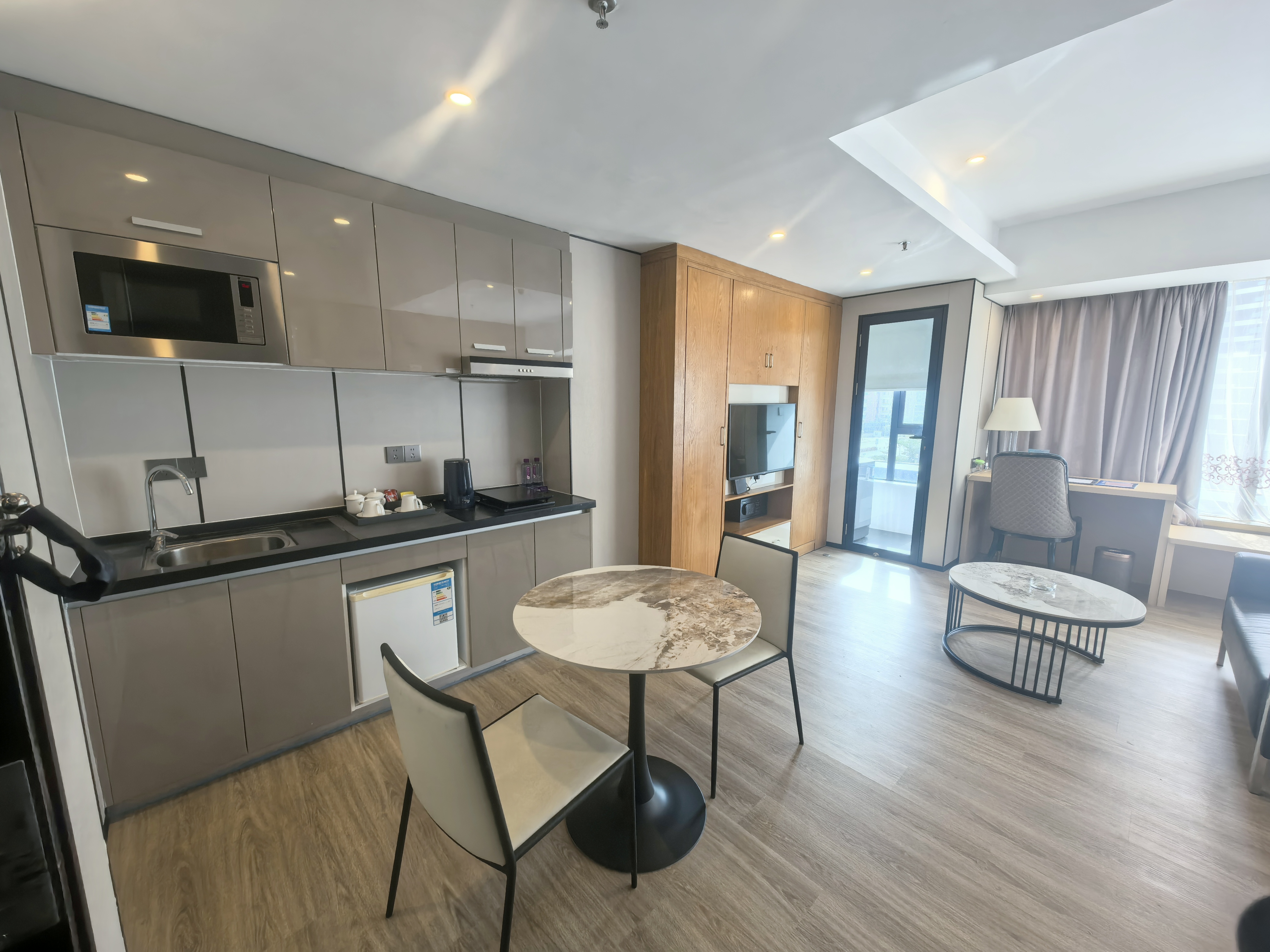 温馨大床房（带厨房、洗衣机）