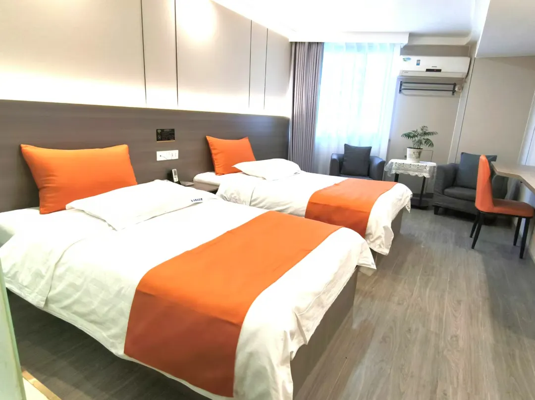 Lake Holiday Hotel - Chizhou