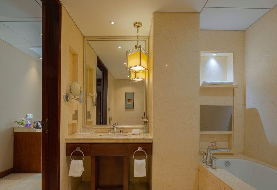 GRAND NEW CENTURY RESORT Siming Lake YuyaoDeluxe Mountain-view Twin Room