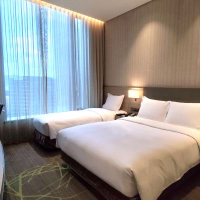 高級家庭房 1張大床和1張單人床 香港九龍CBD2智選假日酒店優惠