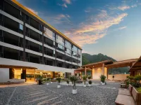 BIPENG SEASONSPRING RESORT Hotels in 