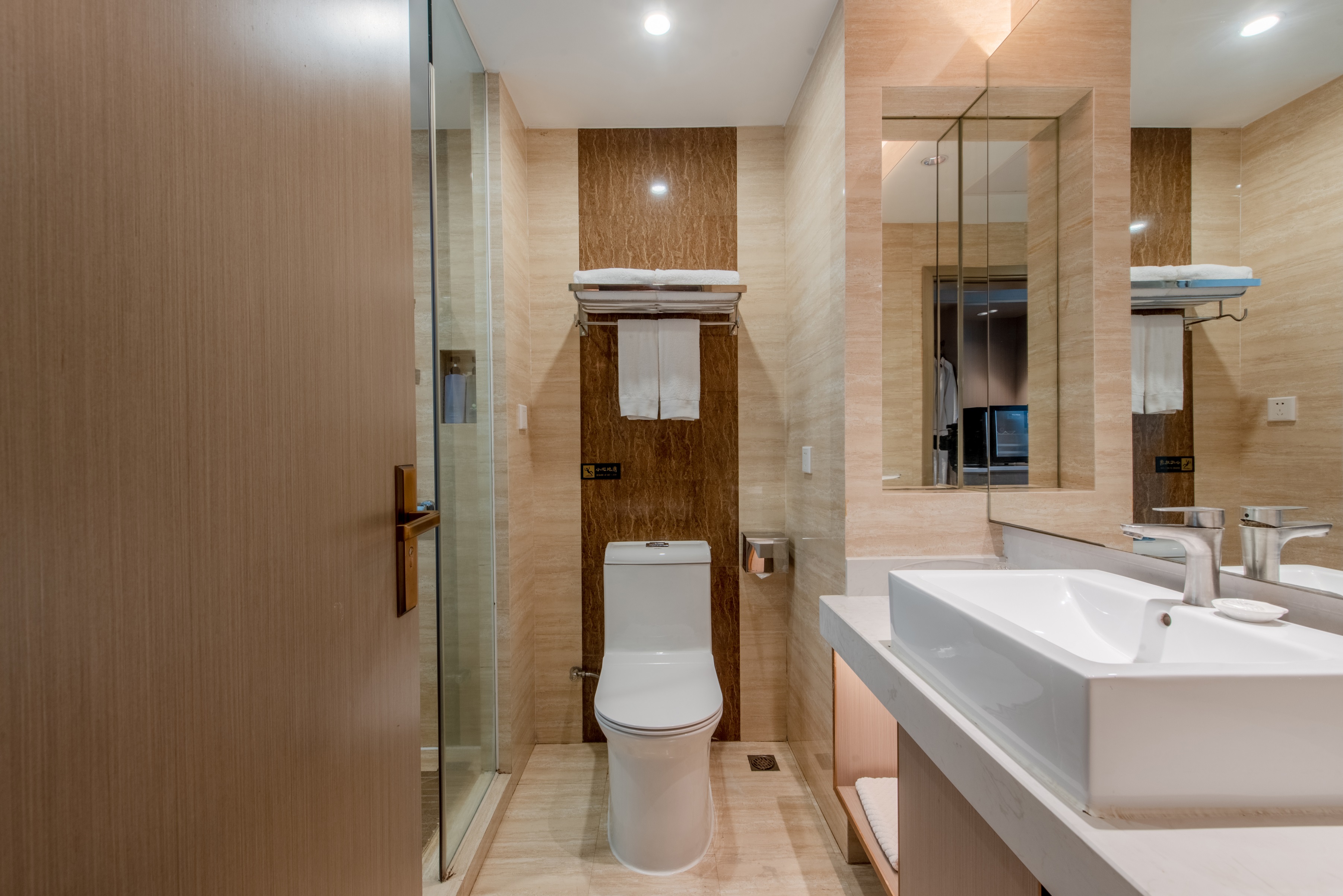 「荣耀」电竞双床房丨RTX5060+13490F+2K240HZ+32G+冰箱