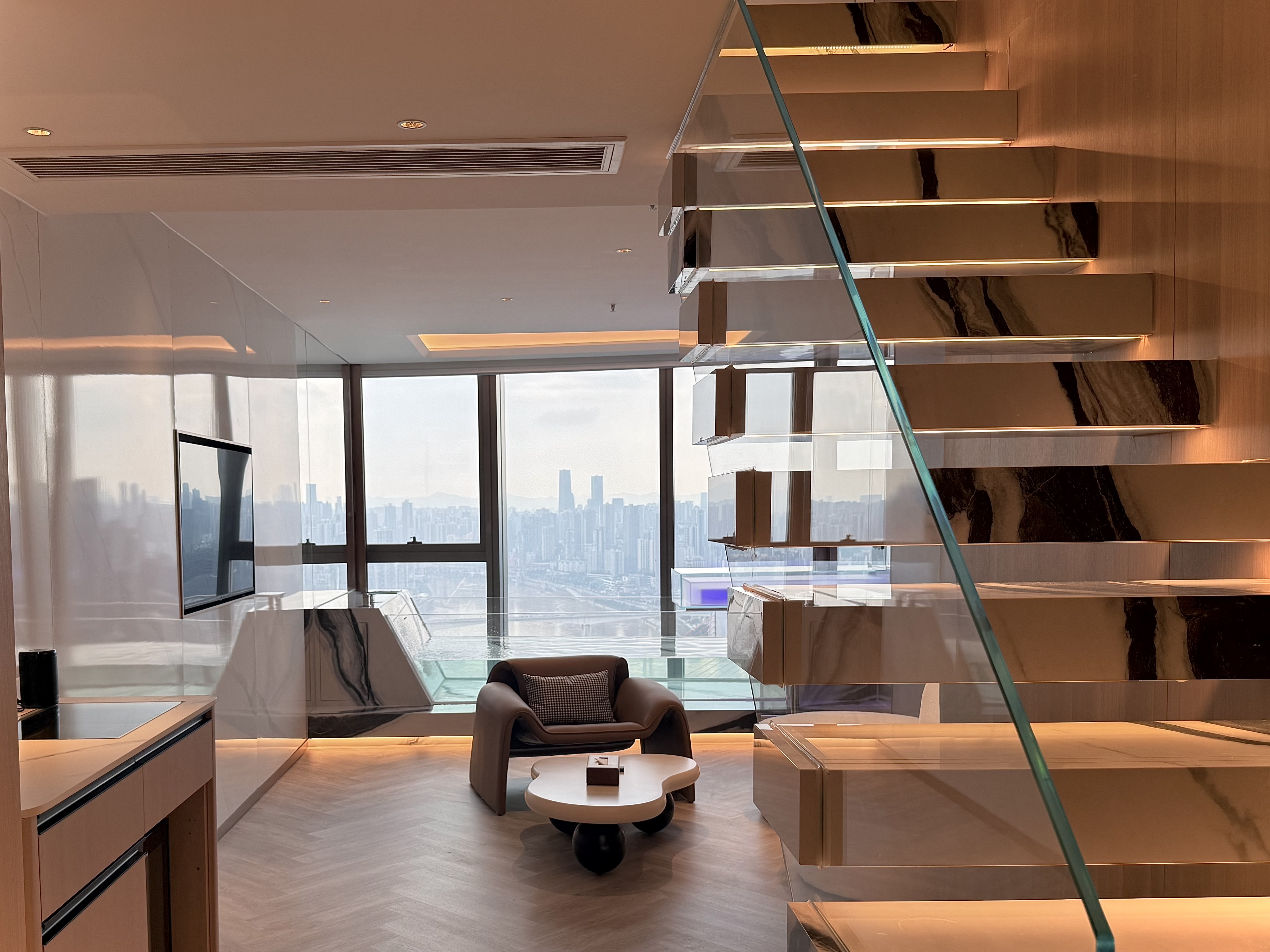 探索者·豪华江景跃层套房PLUS（带水晶汤池）