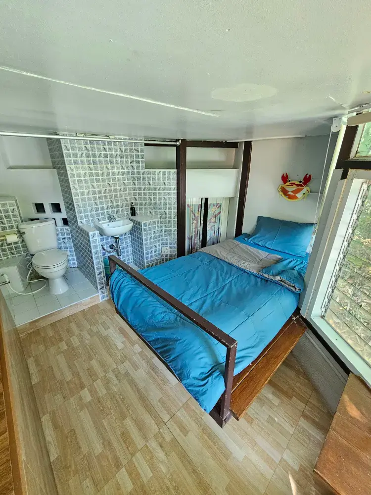 บ้านติดน้ำตกทั้งหลัง