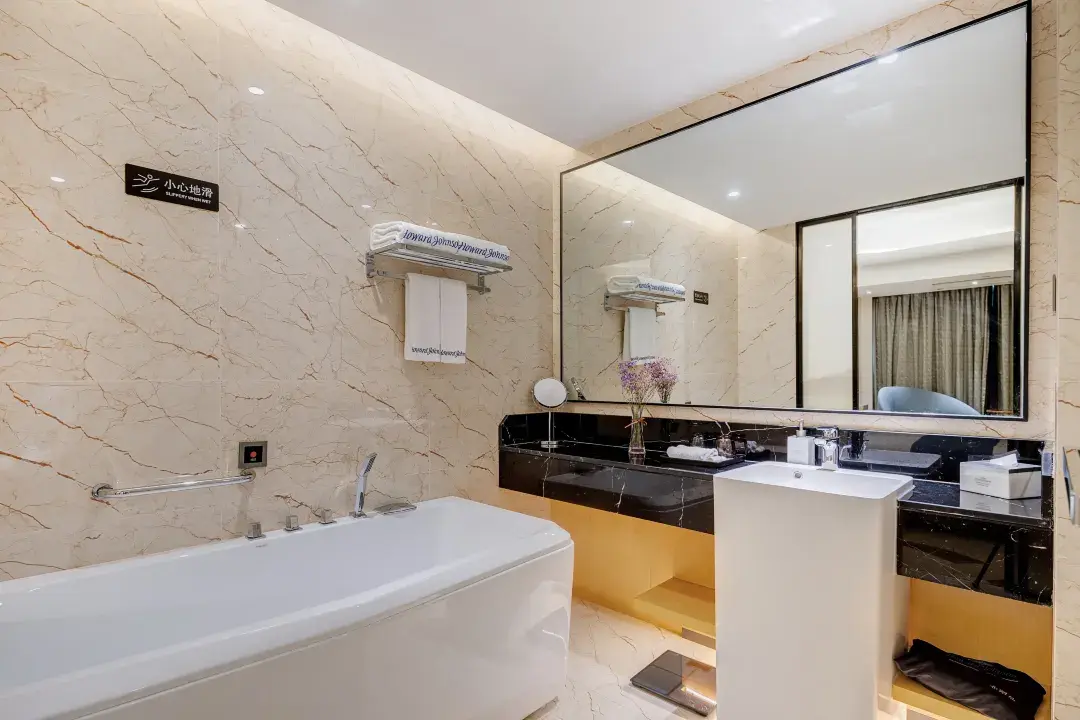 Howard Johnson Leonora Plaza ShanghaiComfort Triple Room